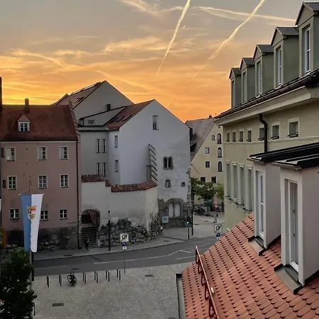 Liboria: Stylische Altstadtwohnung * Регенсбург